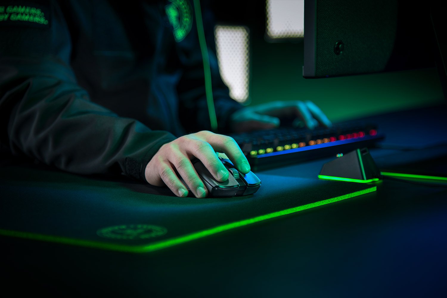 Chuột không dây Razer Viper Ultimate with Charging Dock