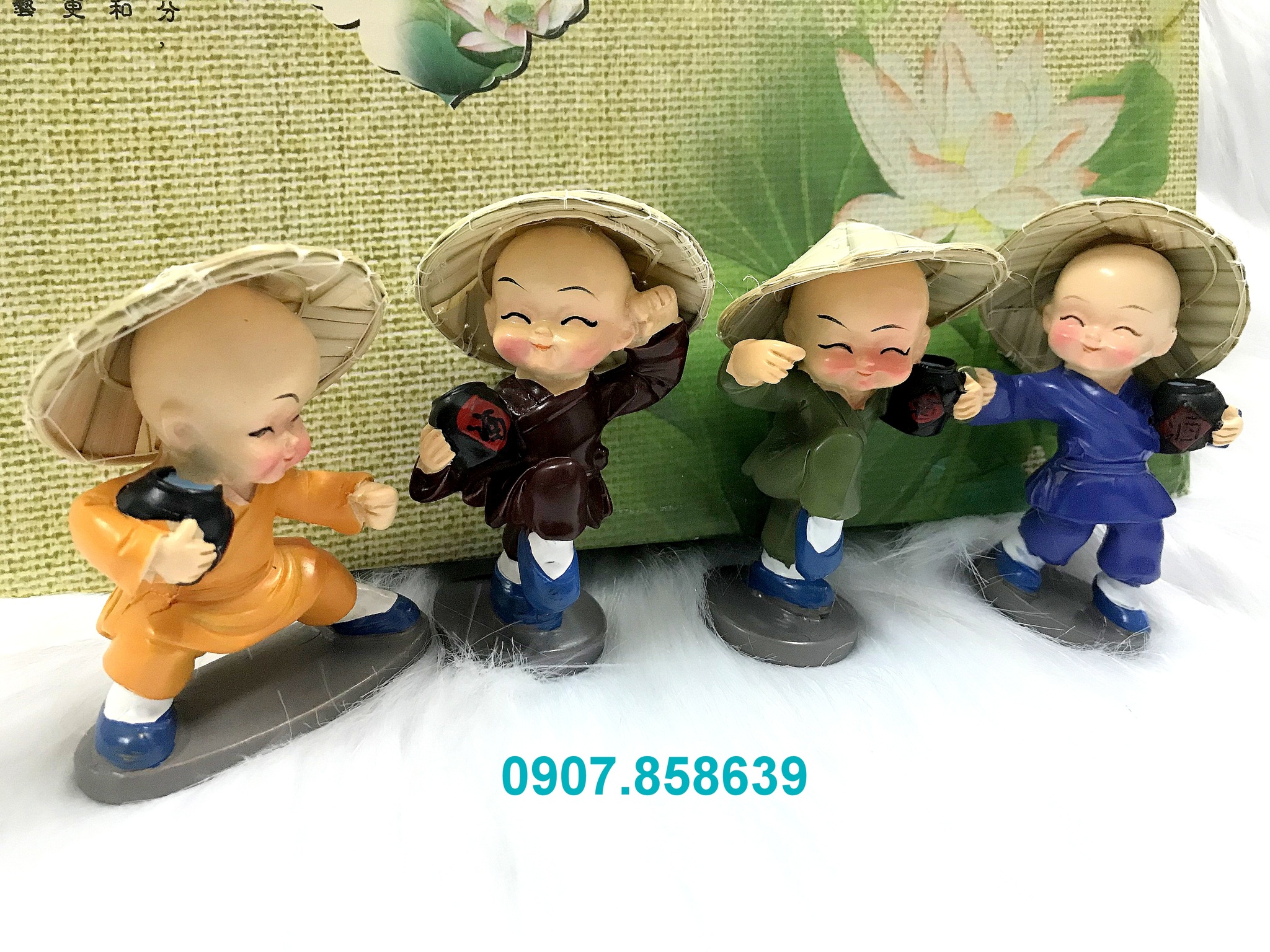 Bộ 4 tượng chú tiểu múa võ cầm bình đội nón lá