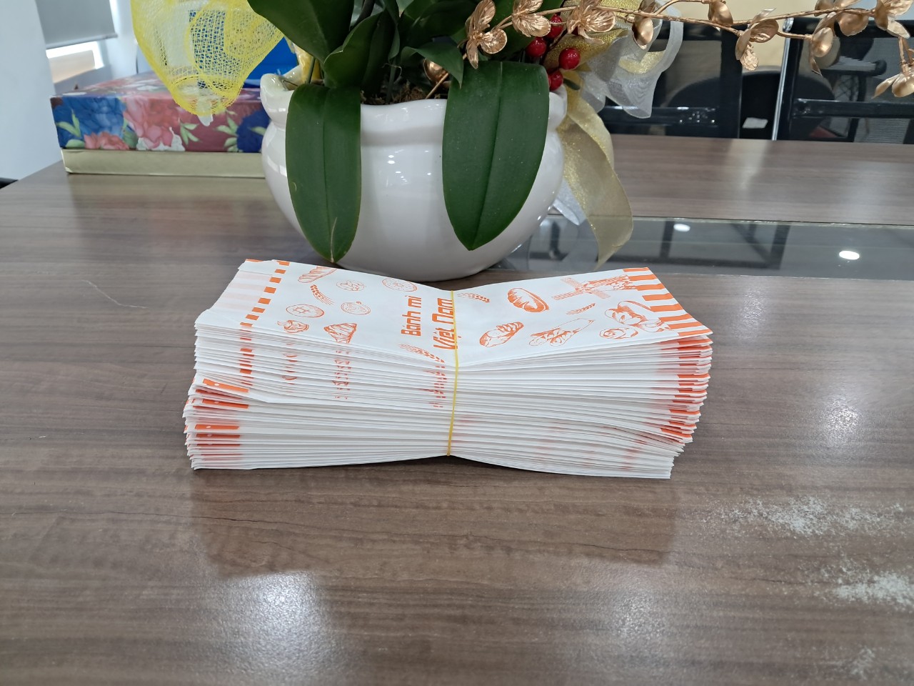 100 cái túi giấy bánh mì in sẵn