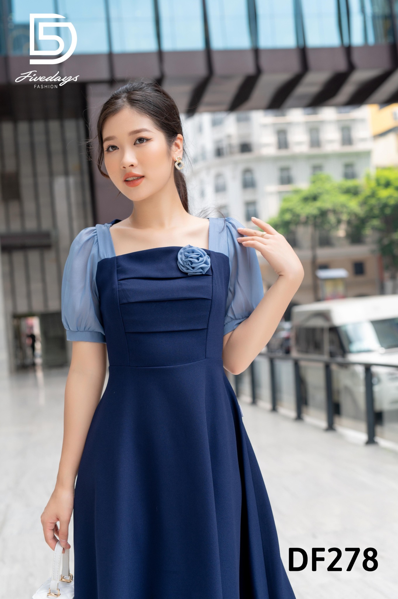 Fivedays - Đầm xoè phối cổ vuông