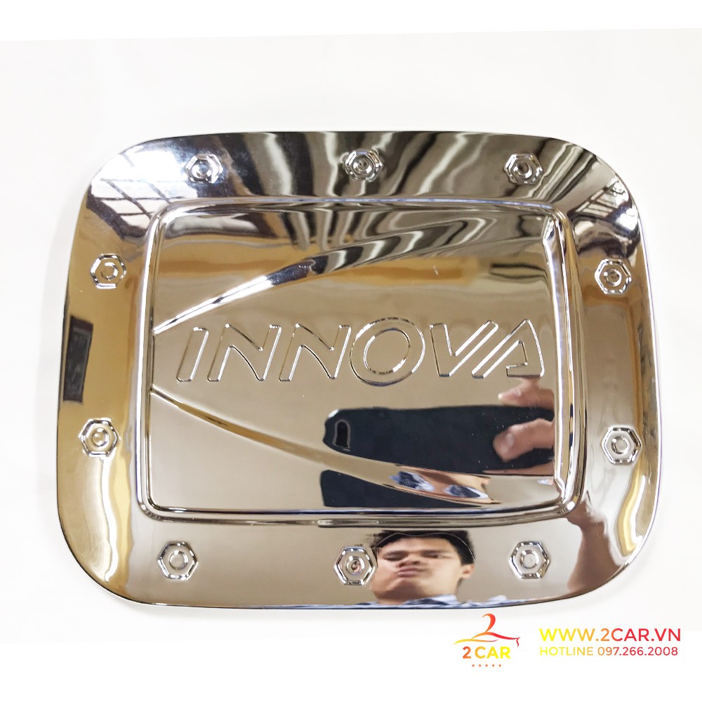 Ốp nắp bình xăng xe toyota innova 2008-2015