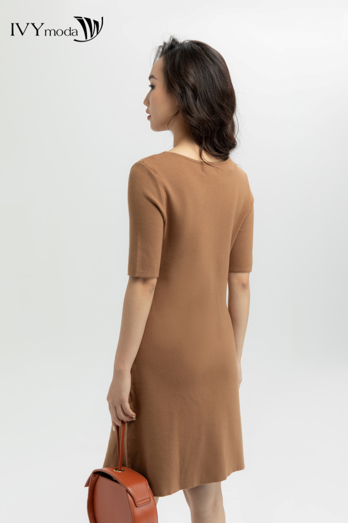 Đầm len chữ A cổ lệch IVY moda MS 42B7994