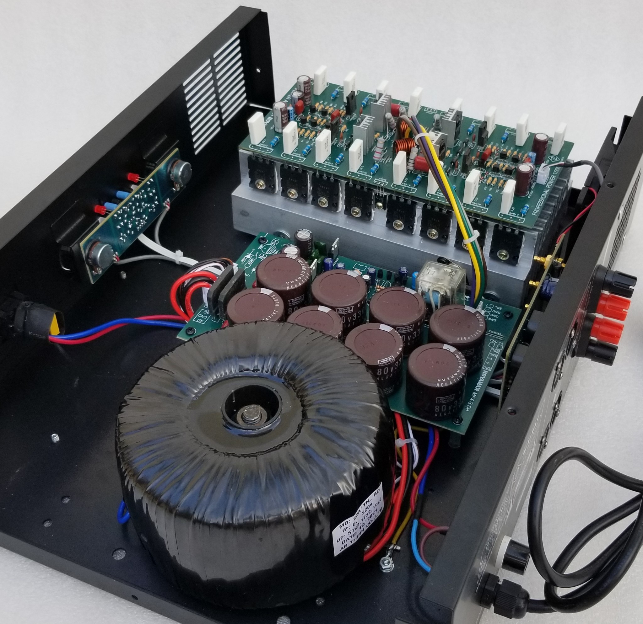 Cục đẩy Main Công suất ROYAMAX MPX-1600
