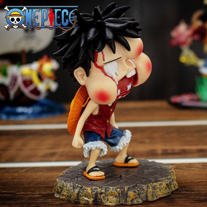 mô hình luffy bị đánh sưng mặt