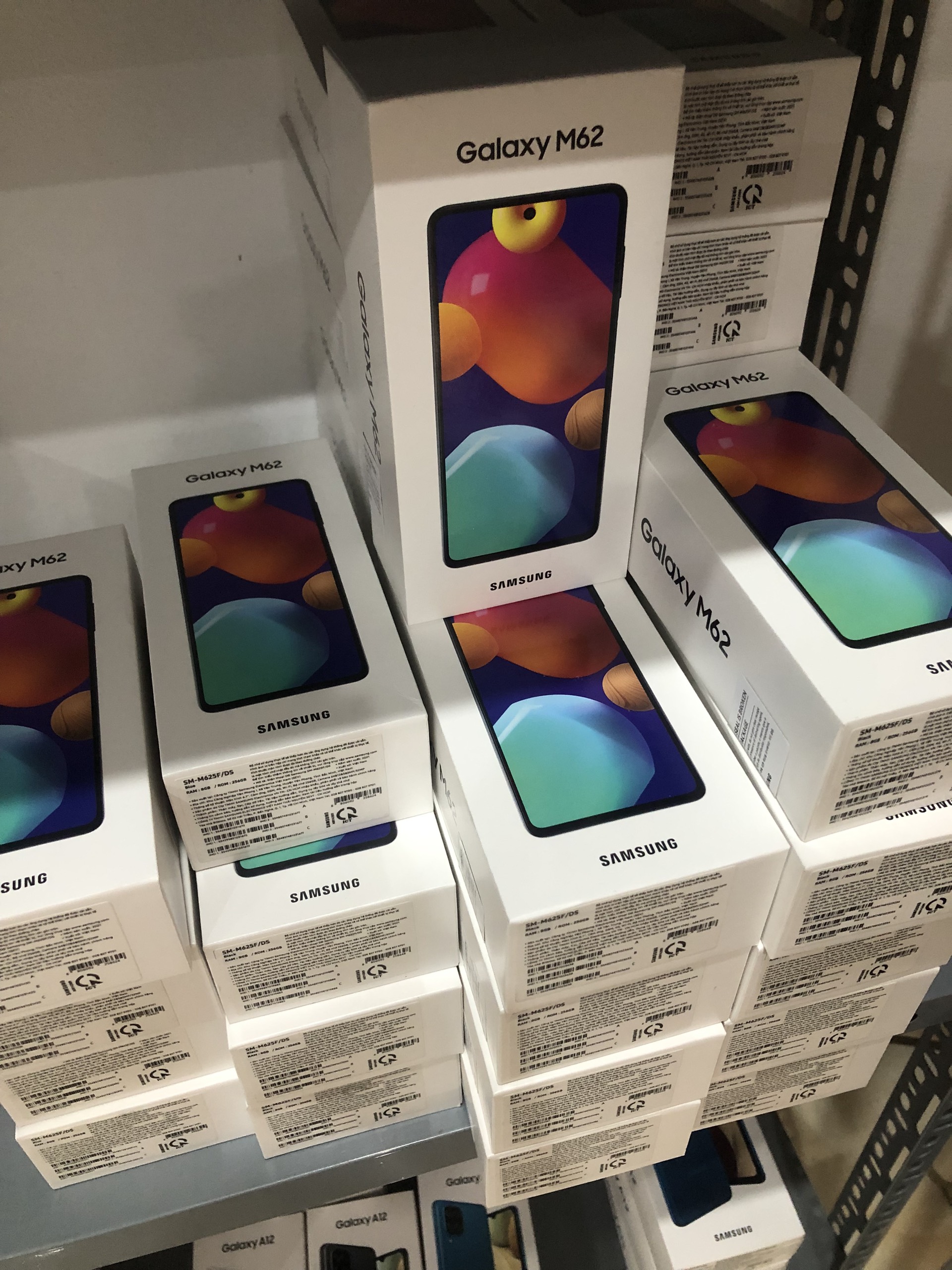 Điện Thoại Samsung Galaxy M62 - Chính Hãng