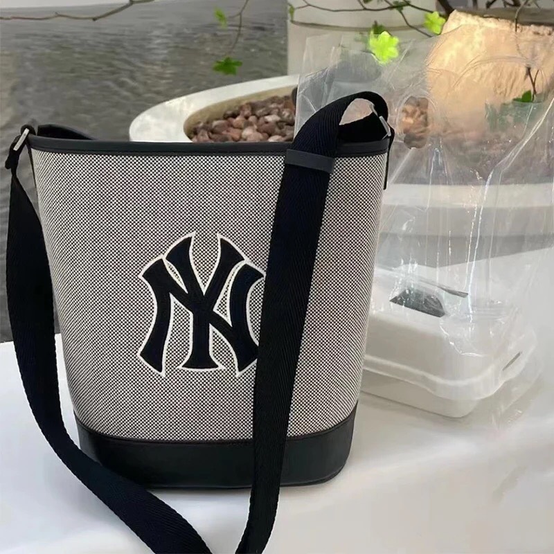 Túi MLB Bucket Canvas Cúc Bấm - Basic Big Logo Canvas Bucket Bag