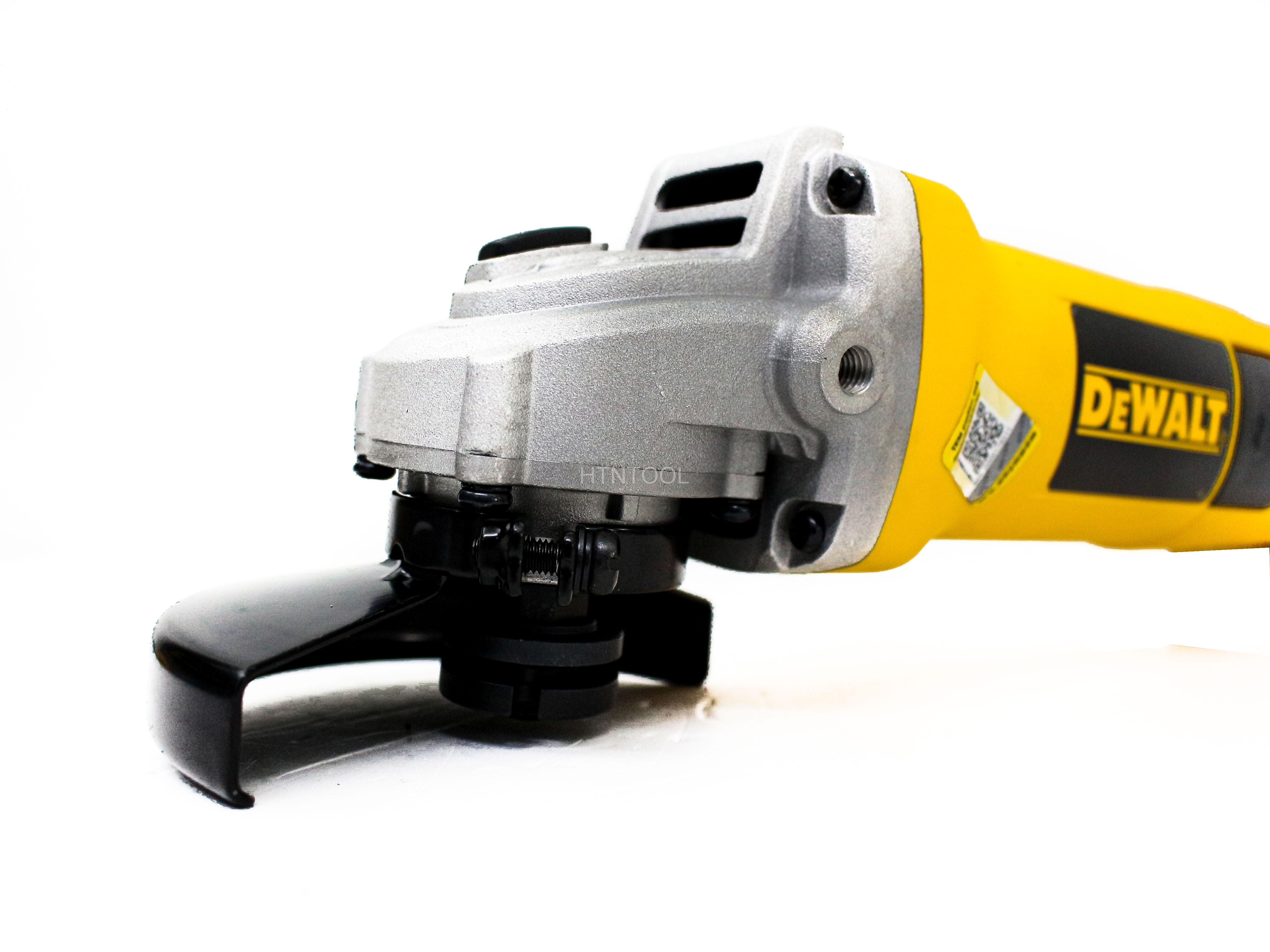 Máy mài cầm tay 710W DeWalt DW810B-B1