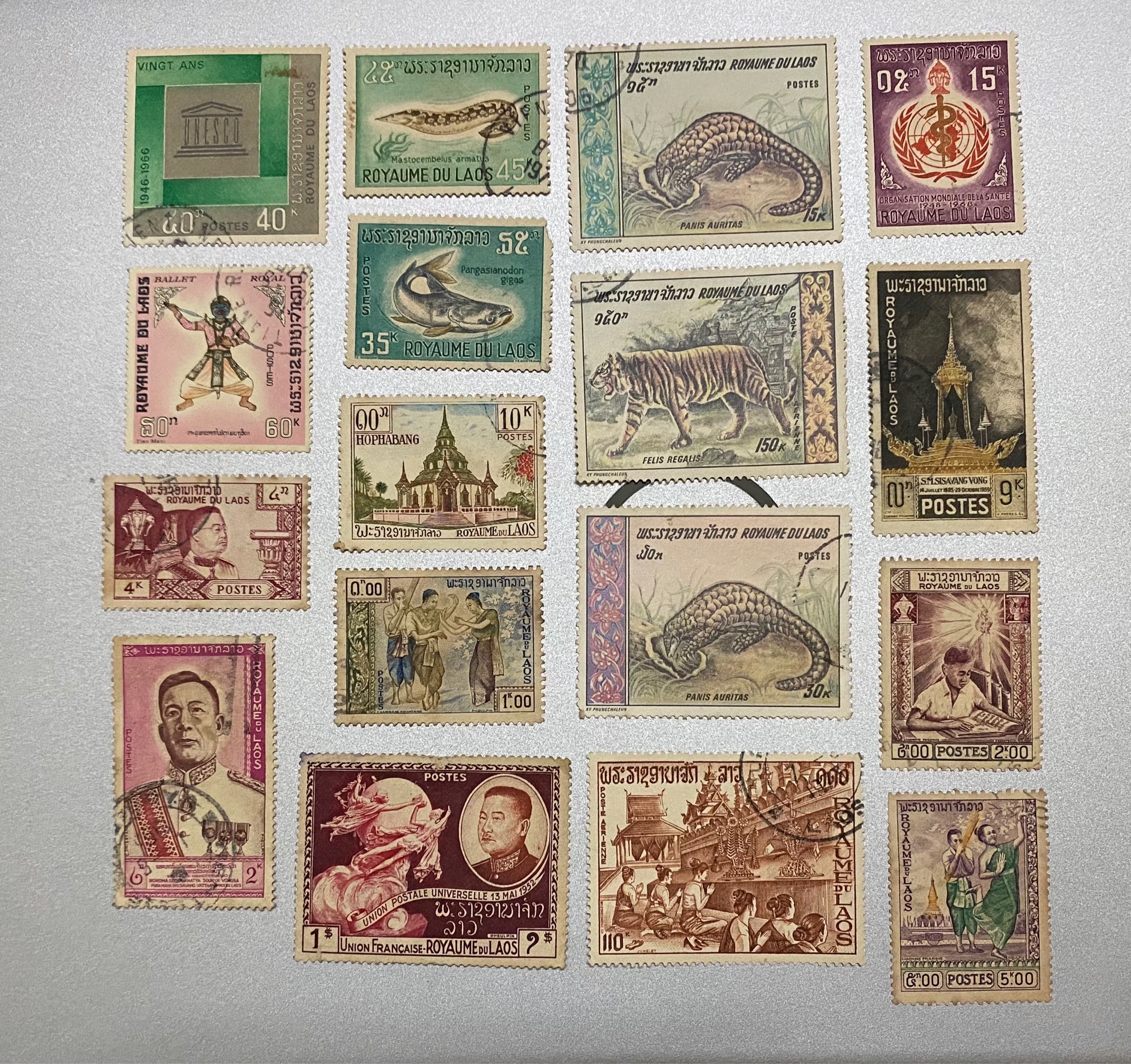 44 Tem Vương quốc Lào