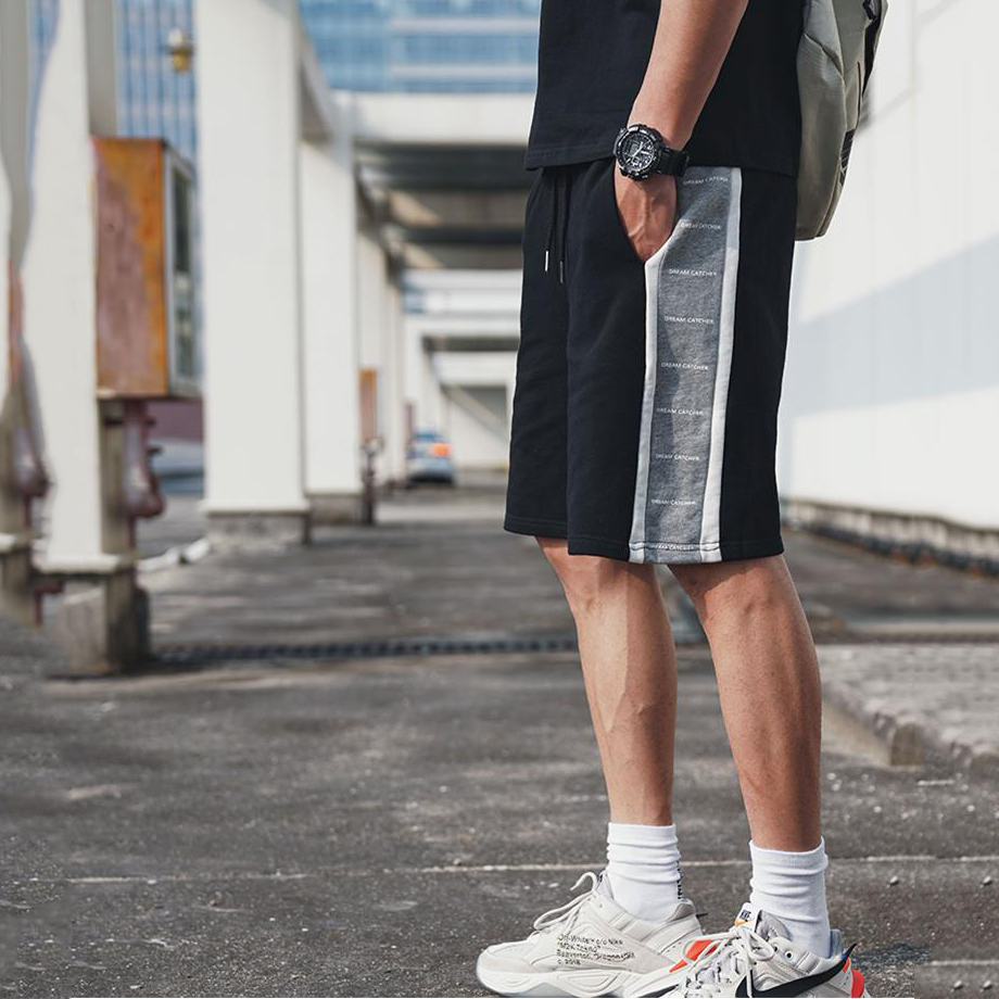 [Freeship MAX] Quần Short Nam Mùa Hè Chất Thun Thể Thao Mềm Mát Họa Tiết Một Sọc Dọc Cách Điệu Phong Cách Trẻ Trung Cá Tính Năng Động Thời Trang Rich Man MEN SHORTS 059