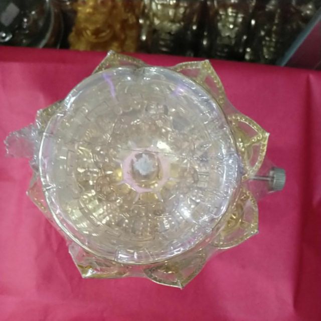 Đèn dầu lưu ly cổ sen vàng