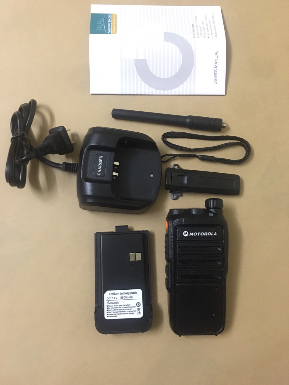 Bộ 2 Chiếc Bộ đàm Motorola CP318(Siêu bền bỉ, cự ly liên lạc xa, có đèn pin)