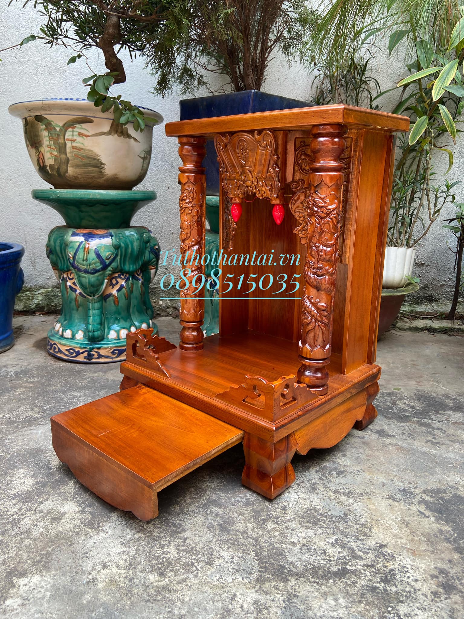 Bàn thờ thần tài ông địa