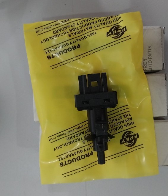 CẢM BIẾN CHÂN CÔN XE MERCEDES SPRINTER 16 CHỖ