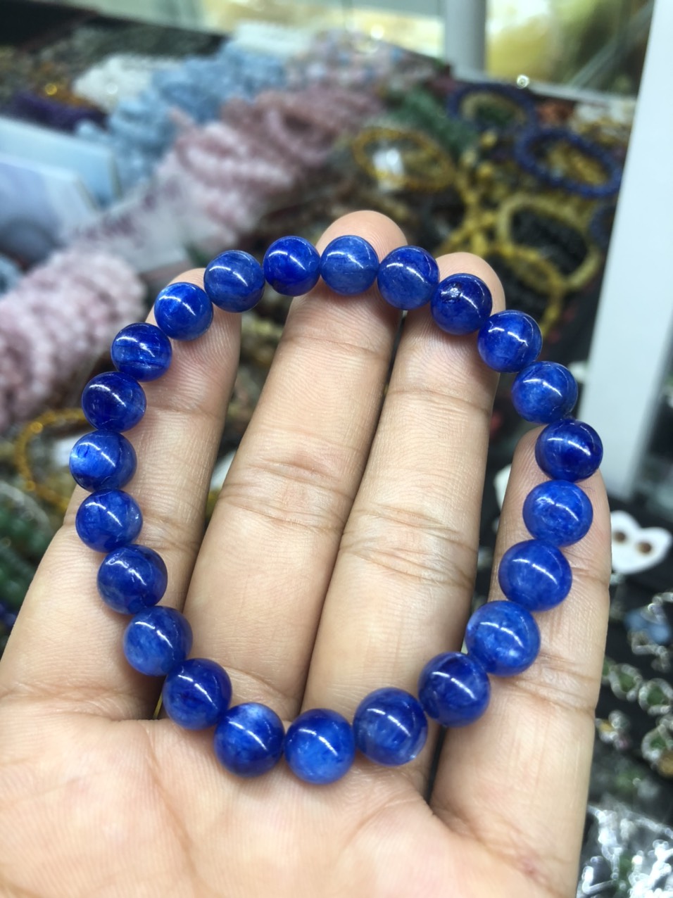 Vòng đeo tay, lắc tay phong thủy đá Sapphire nước ( Kyanite )