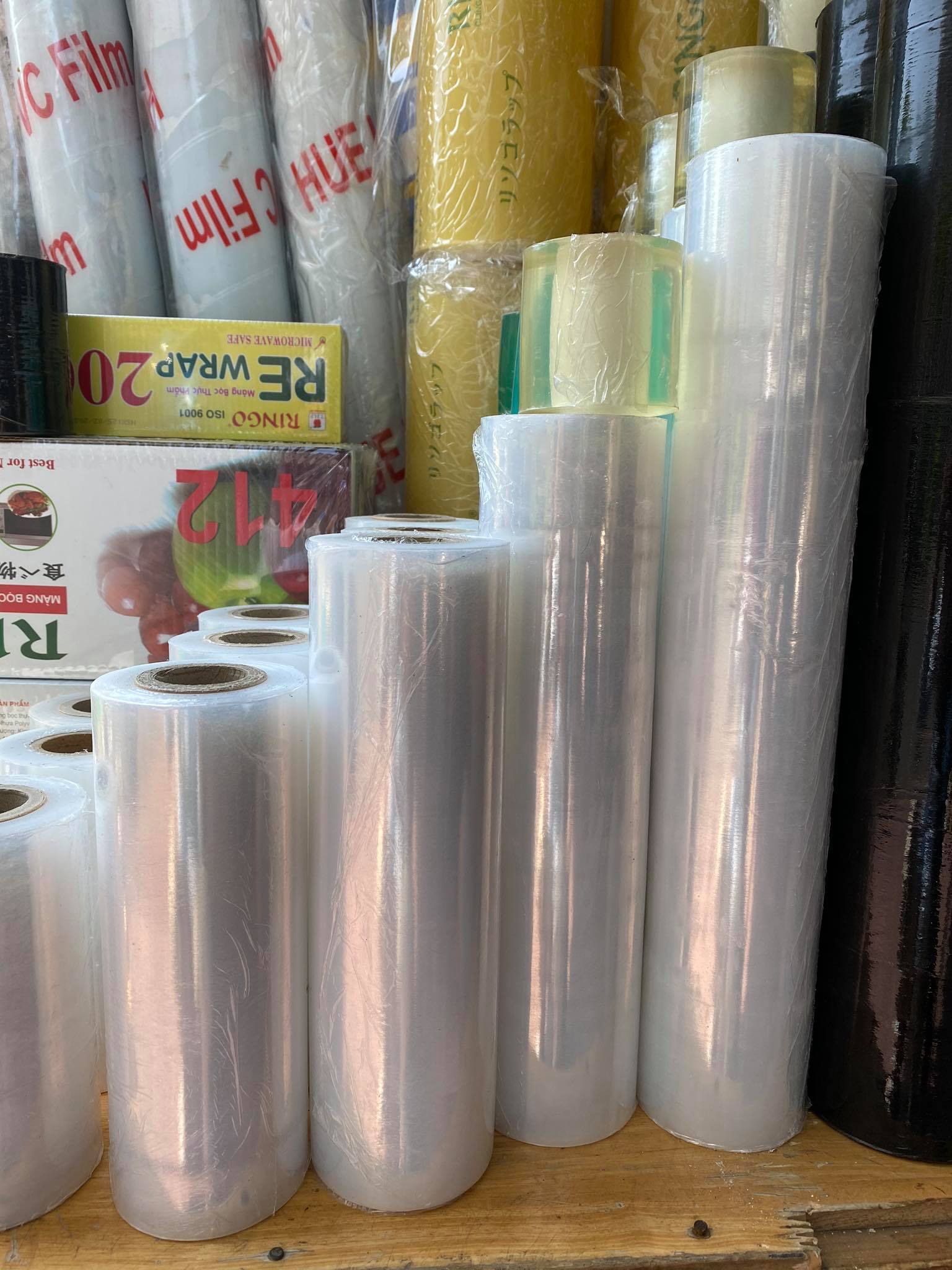 Màng quấn PE 20cm quấn bụng , quấn hàng hóa ...