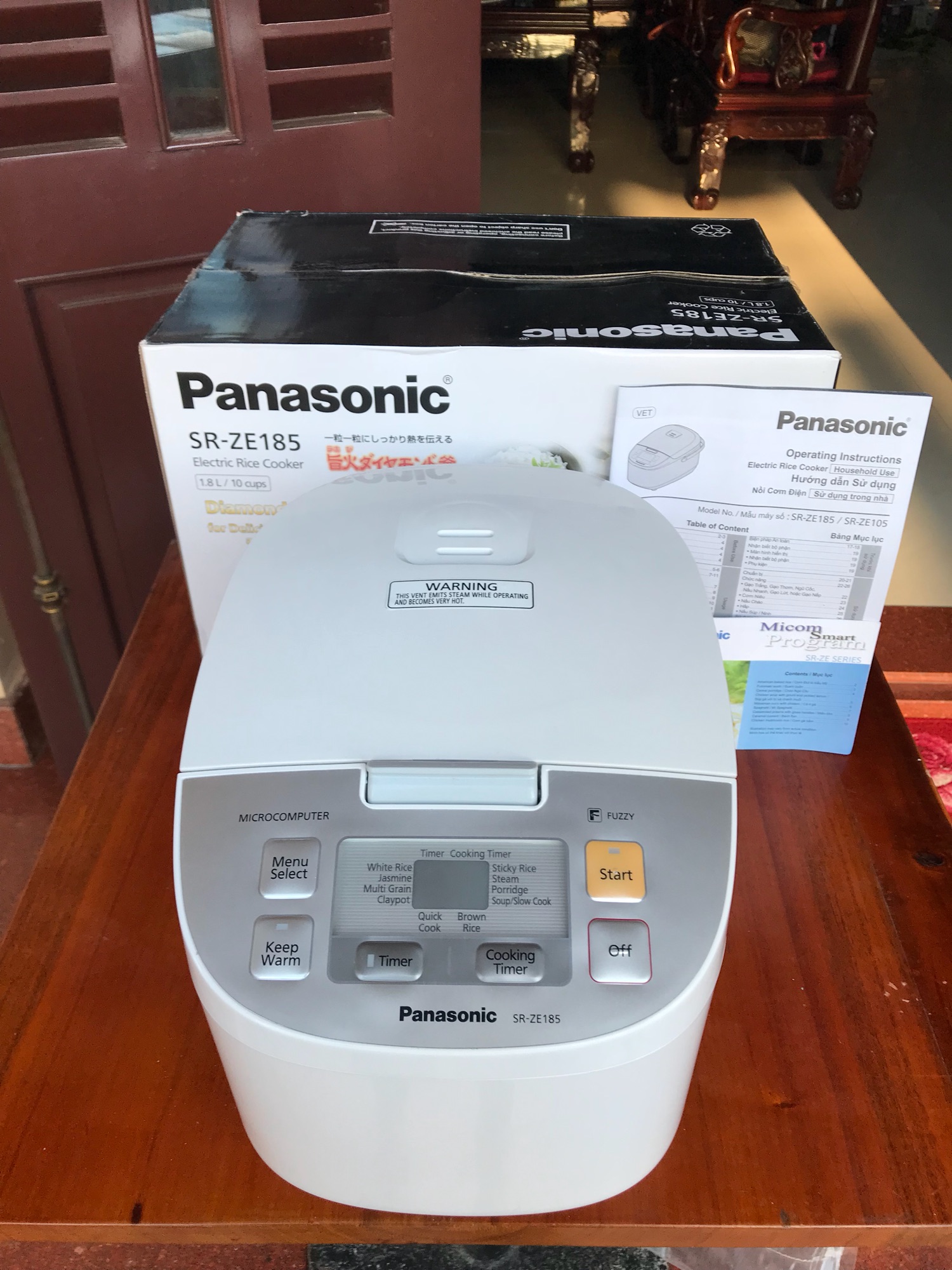 Nồi Cơm Điện PANASONIC SR-ZE185 made in Malaysia