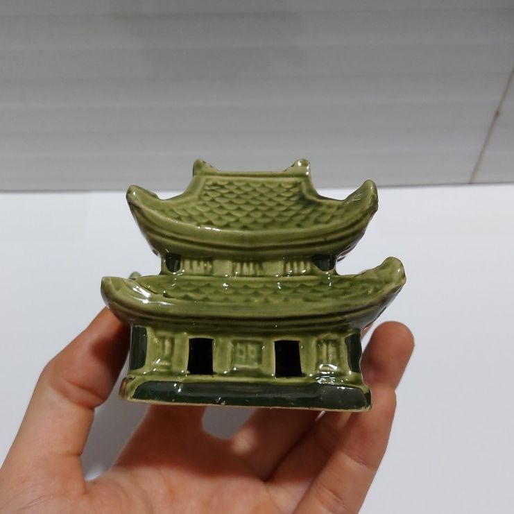 Phụ kiện trang trí bể cá: mẫu Mái chùa