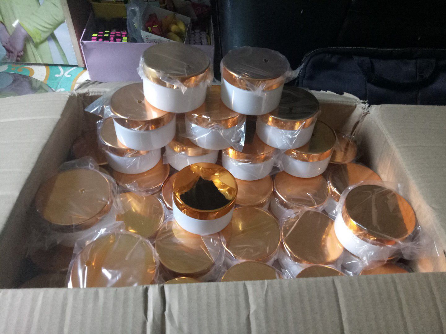 HỦ ĐỰNG KEM BODY NẮP XI VÀNG 250gr