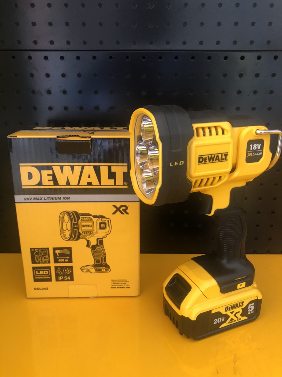 Đèn pin 20V Dewalt DCL043N​​​​​​​