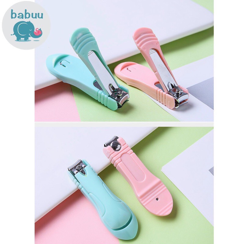 Bấm móng tay cho bé Babuu xuất Nhật