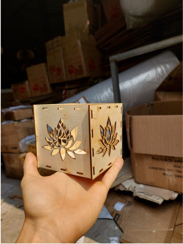 Hộp đèn gỗ  cắt hình Bông Hoa Sen
