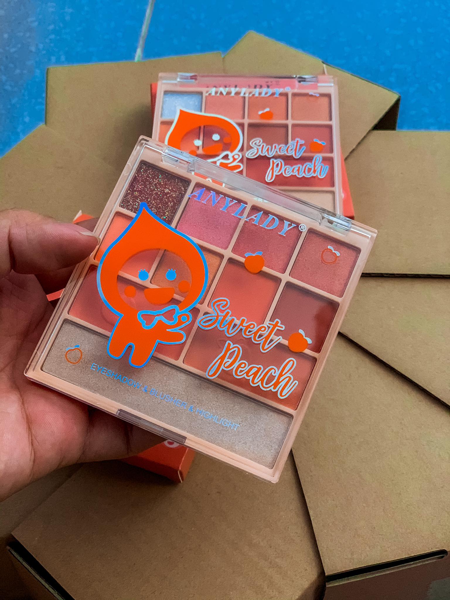 [HCM]Bảng Phấn 11 Ô Phấn Mắt Kèm Phấn Má Và Phấn Nền Sweet Peach ANYLADY