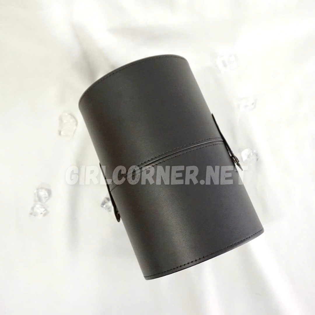 Ống đựng cọ trang điểm Feather B Holder Brushes