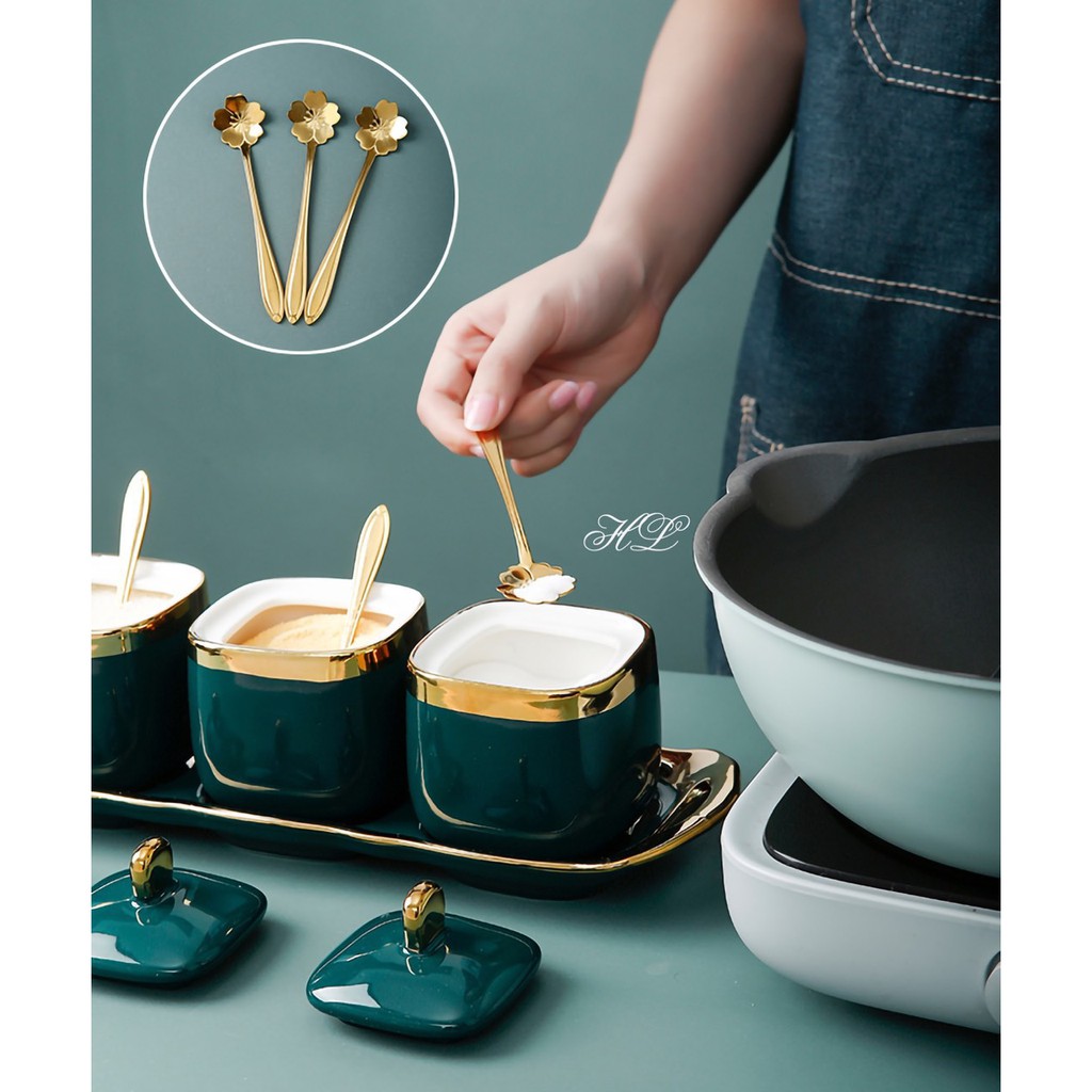 Bộ 3 Hũ Đựng Gia Vị Sứ Xanh Sang Trọng Kèm Khay Và Thìa