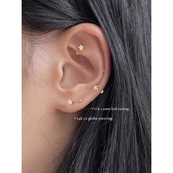 1 chiếc bông tai hoa 5 cánh chốt bi
