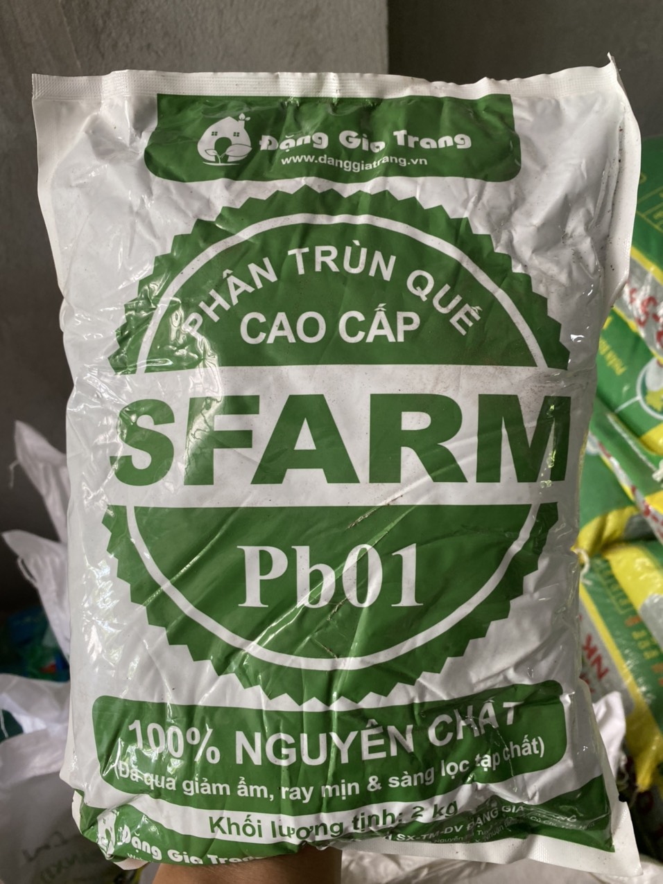 Phân trùn quế cao cấp Sfarm (Pb01 túi 2kg) - Phân trùn quế Đặng Gia Trang