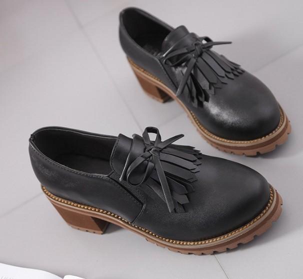 Giày loafer tua rua đế nâu
