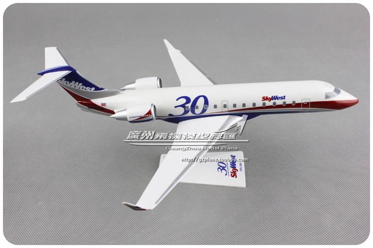 Mô hình máy bay CRJ-200 SkyWest tỉ lệ 1:100