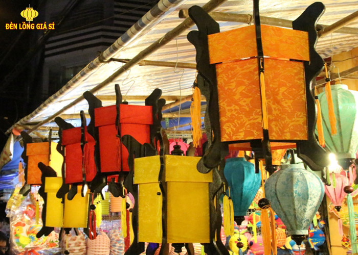 Đèn lồng lục giác Hội An khung gỗ cỡ vừa 30cm