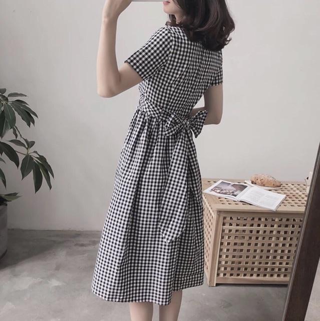 Đầm caro cổ V xếp li nơ sau