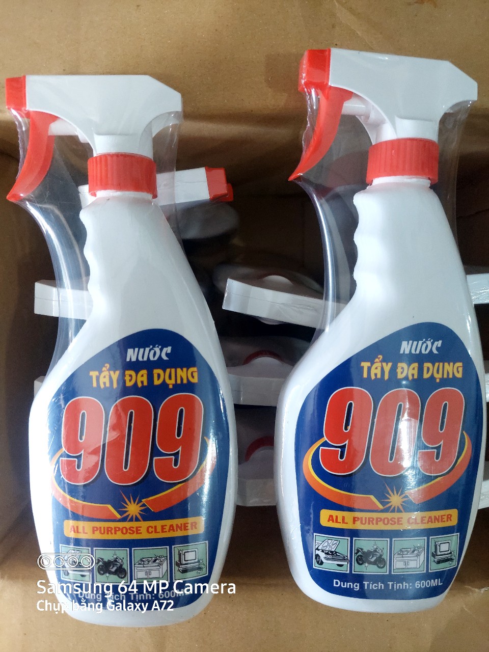 chai xịt tẩy đa năng 909