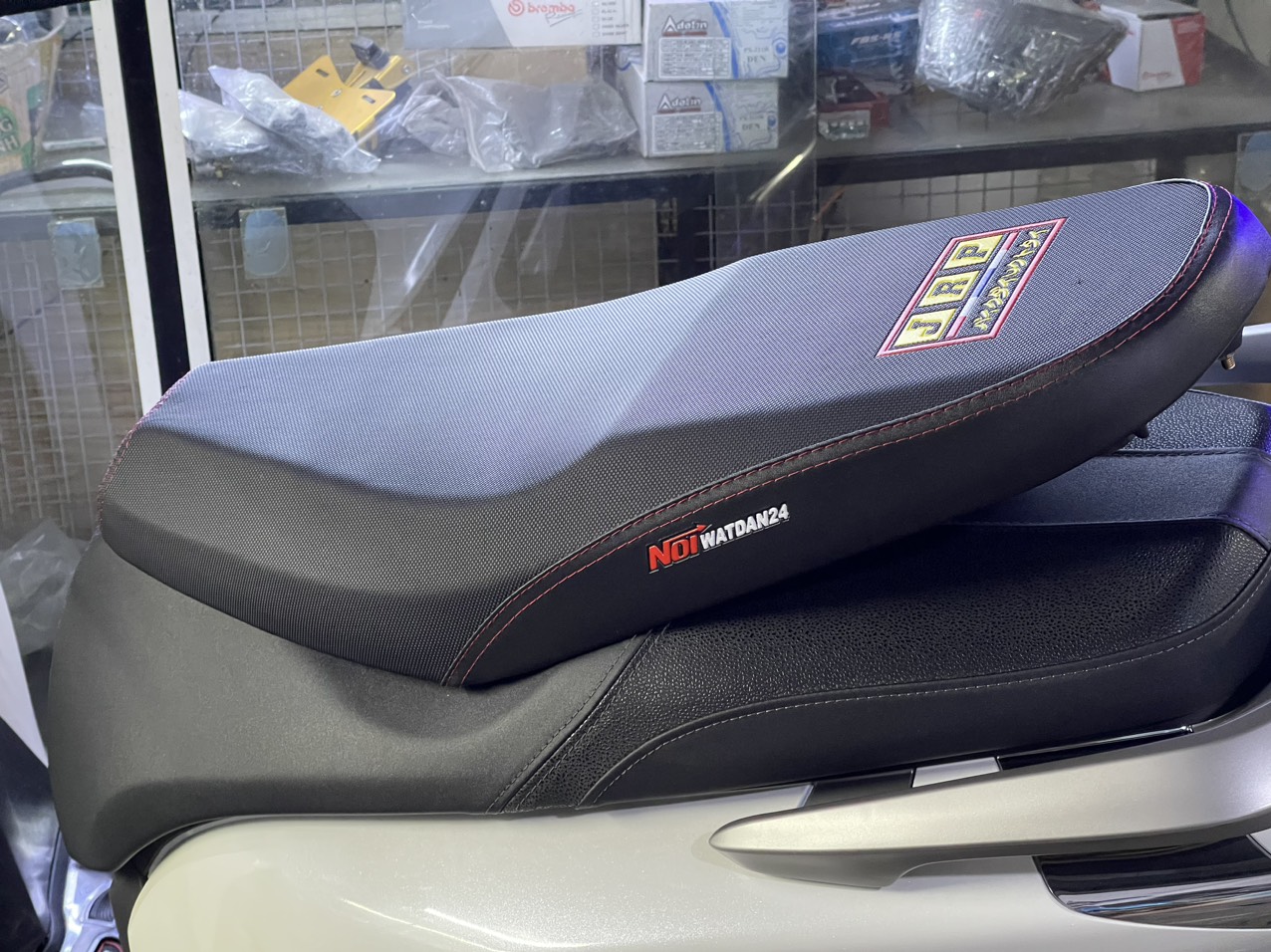 2-Layer Thin Saddle with Small Wave Attachment