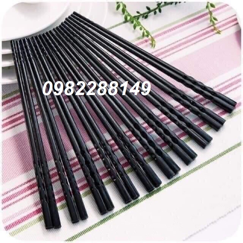 Bộ 10 đôi đũa nhựa đen loại 1.