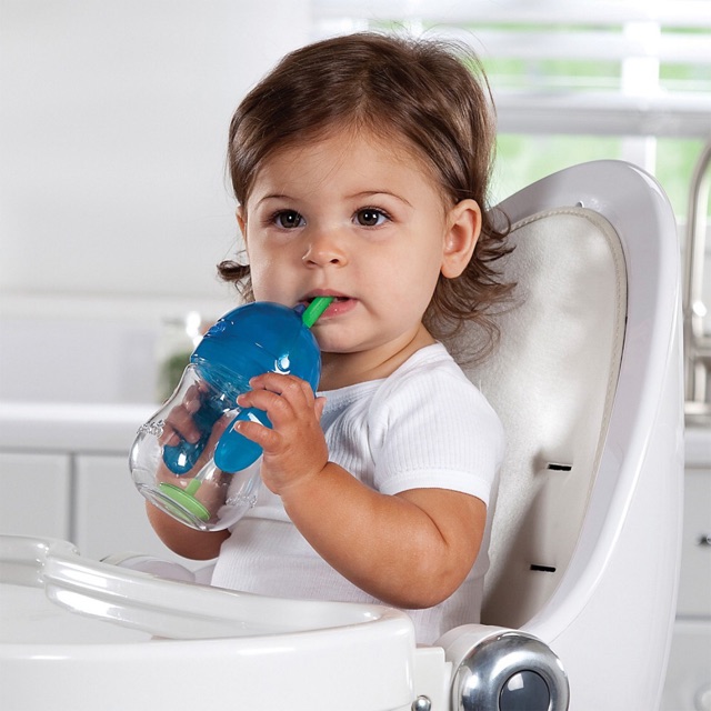 [HCM]Bình Uống Nước Có Ống Hút Munchkin 200Ml ( Chống Đổ)