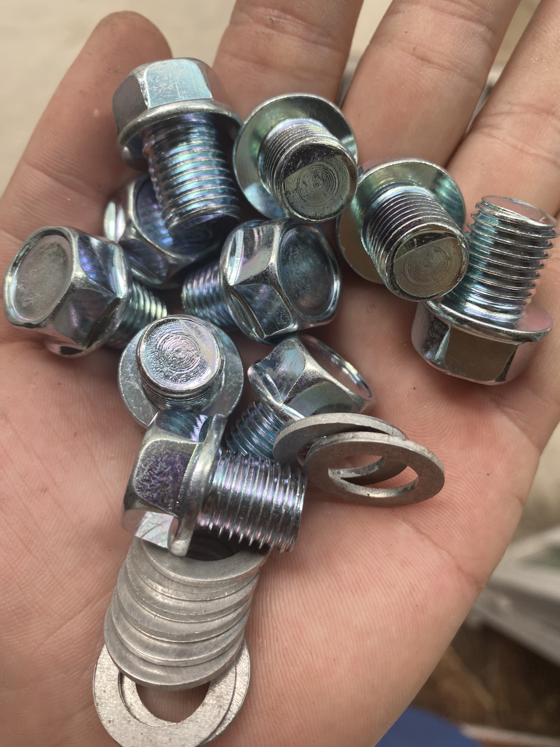 Ốc Rốn Dầu Long Đen 13 Ly Xe Máy Bị Chờn