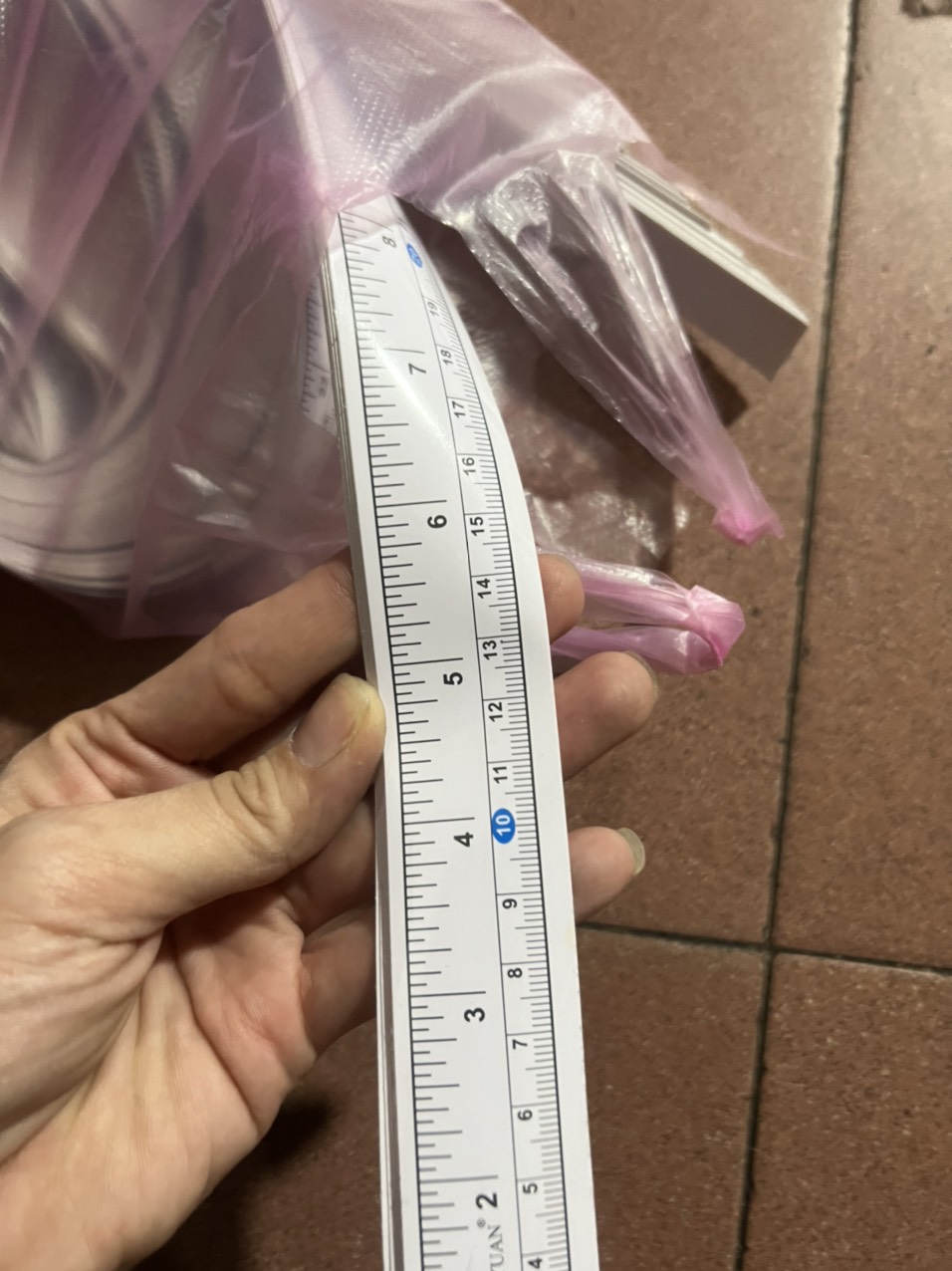 thước dây dán bàn hàng tốt vạch sắc nét rõ ràng