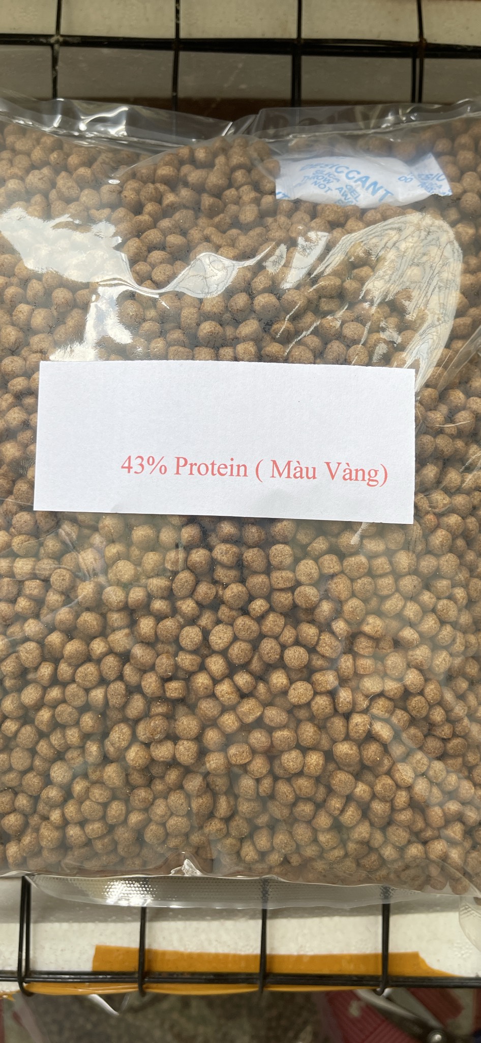 1kg thức ăn cá koi kingfeed 6mm, cho cá size 25cm- lớn