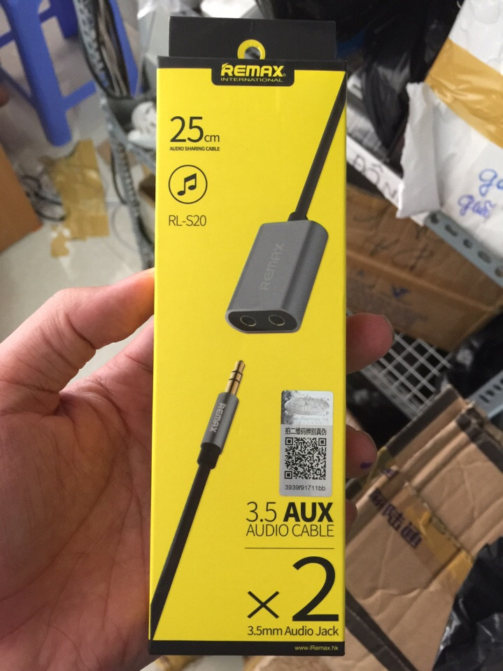 Dây cáp âm thanh AUX 1 ra 2 Audio 3.5 Remax