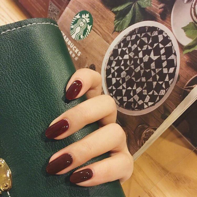 Bộ 24 móng tay giả đỏ tía nhọn (kèm keo)