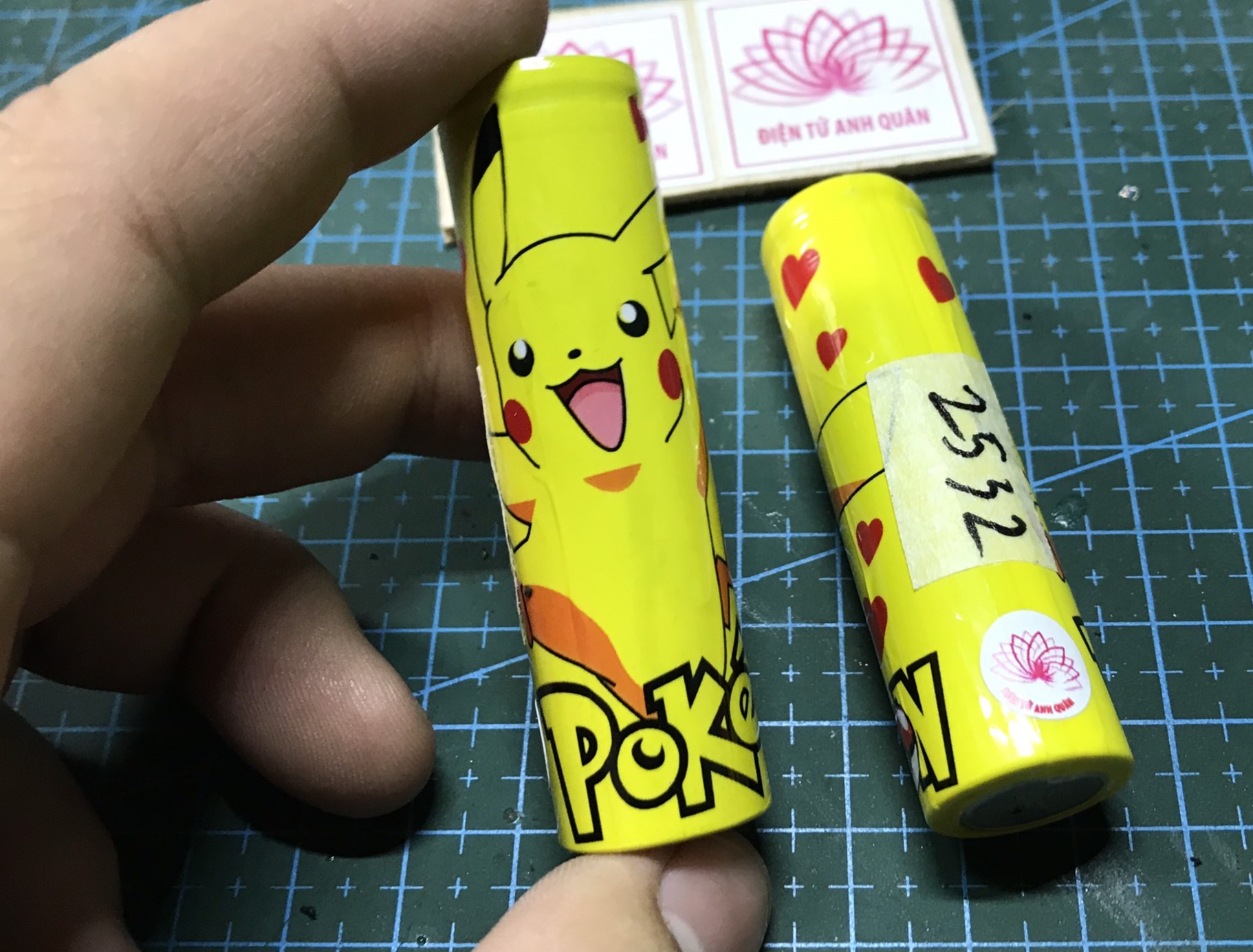 Pin 18650 Phiên bản Pikachi ( Dung lượng 2500 - 3000 mah ).