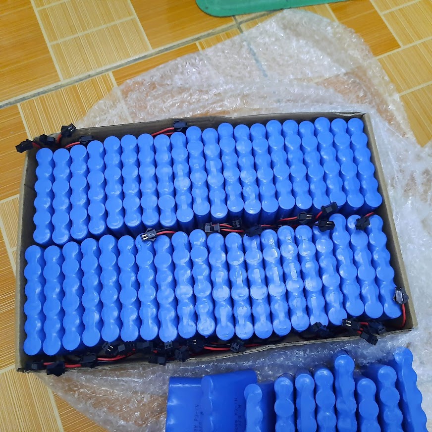 Pin sạc 7.2v 2000mAH cổng SM dùng cho các xe đồ chơi điều khiển: xe tải, xe công trình , xe địa hình có cổng nối SM