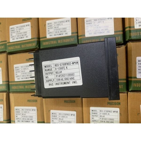 Bộ điều khiển nhiệt độ RKC REX-C700 (ngõ ra Relay)