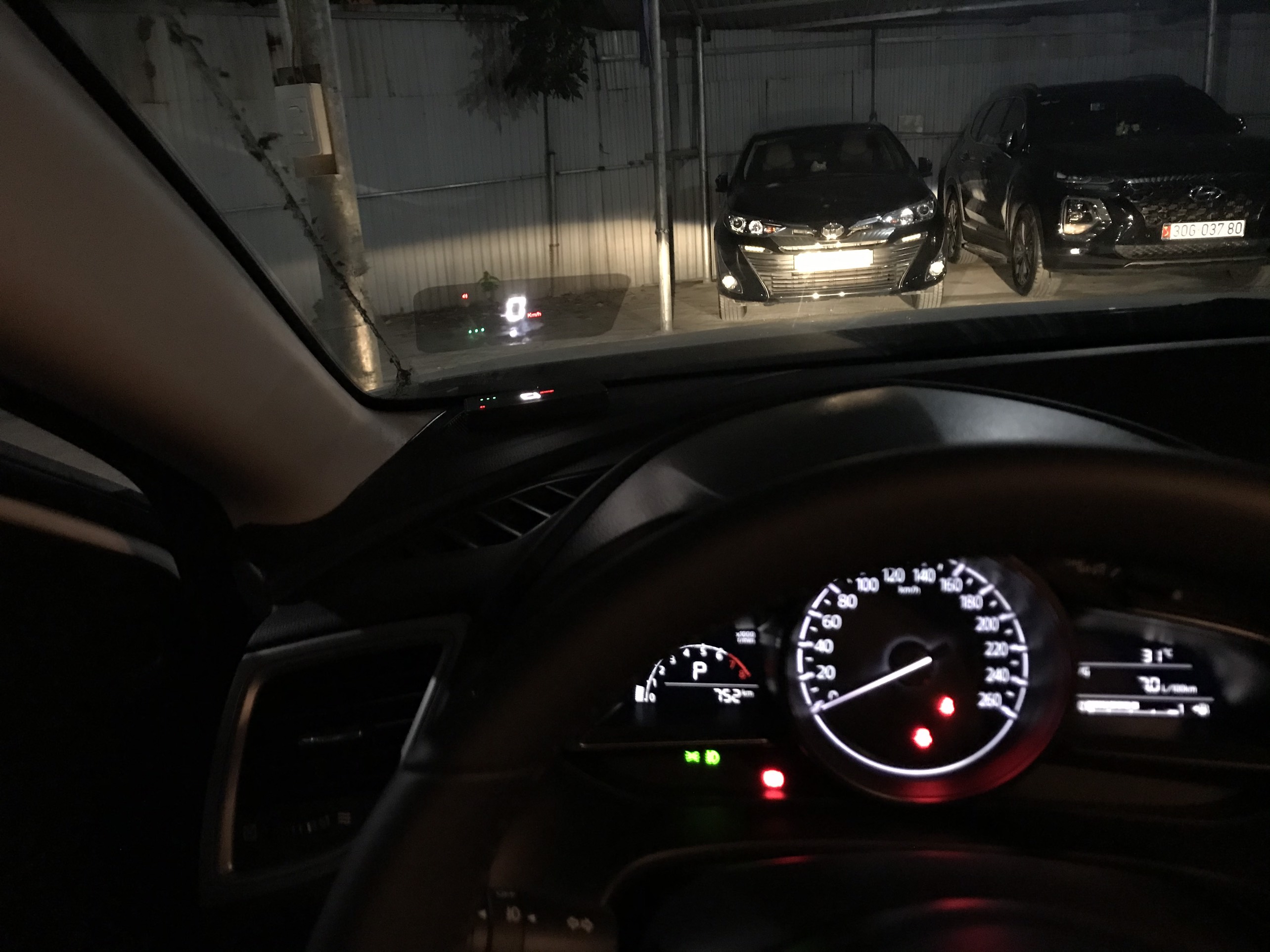 BỘ HIỂN THỊ TỐC ĐỘ TRÊN KÍNH LÁI : HUD A200