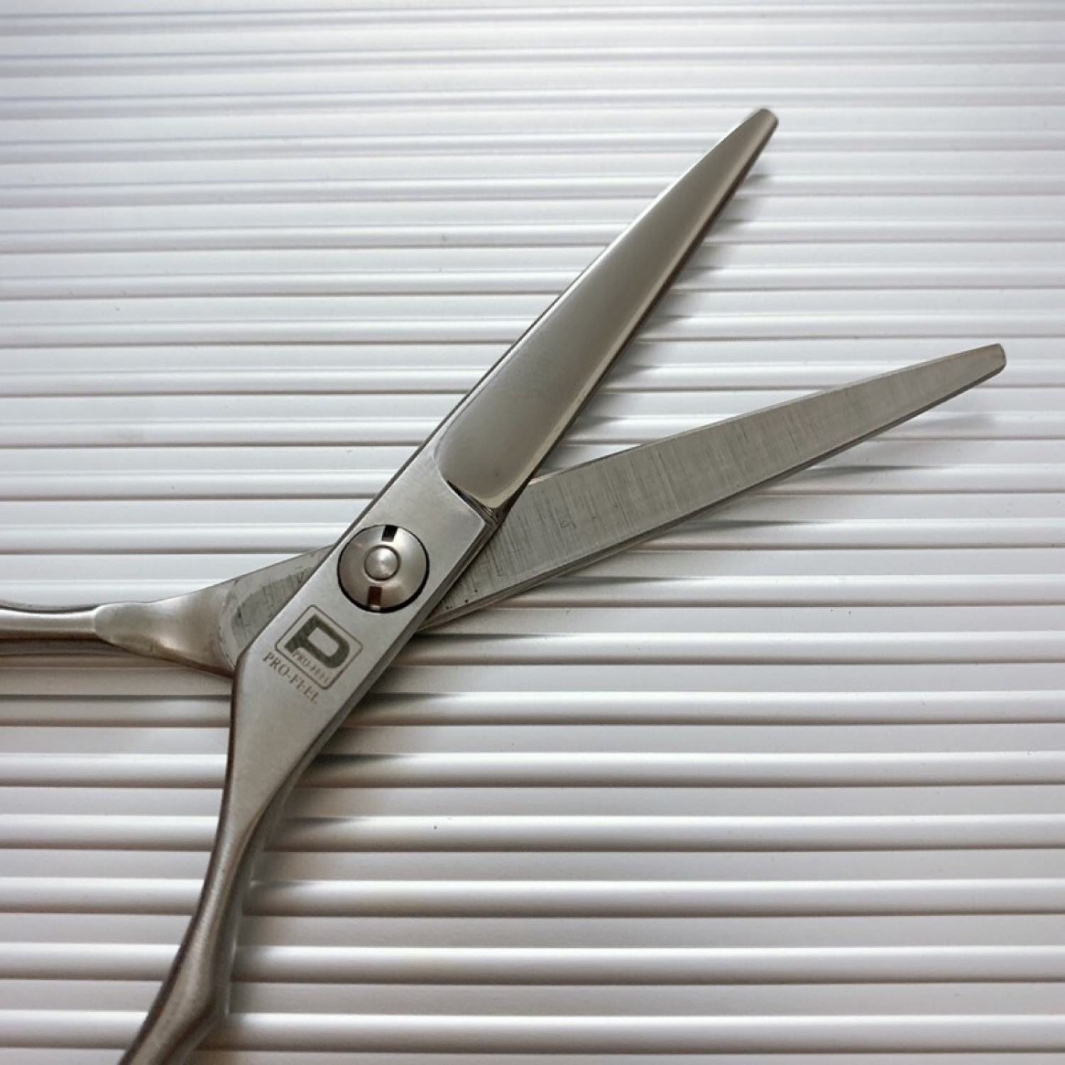 Kéo Cắt Tóc Cao Cấp Chuyên Nữ 5.5 inches HS017