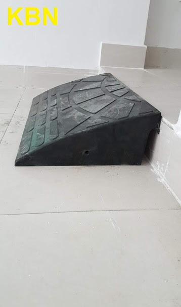 TẤM CAO SU KÊ BẬC THỀM CAO 15CM