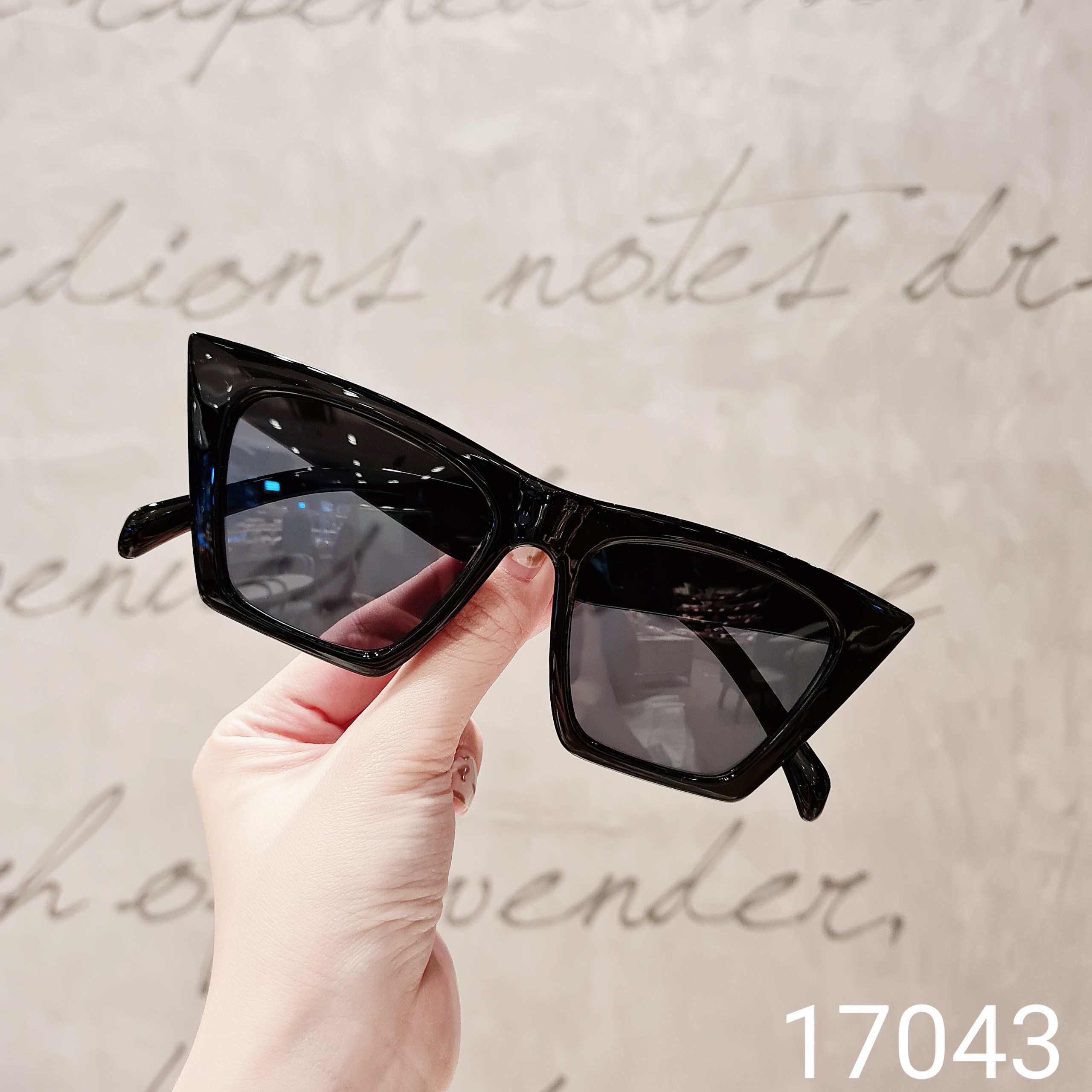 Kính Râm Nữ Mắt Mèo Cá Tính 17043 kèm quà